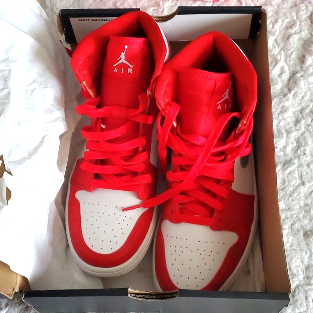 Air Jordan 1 Retro high red